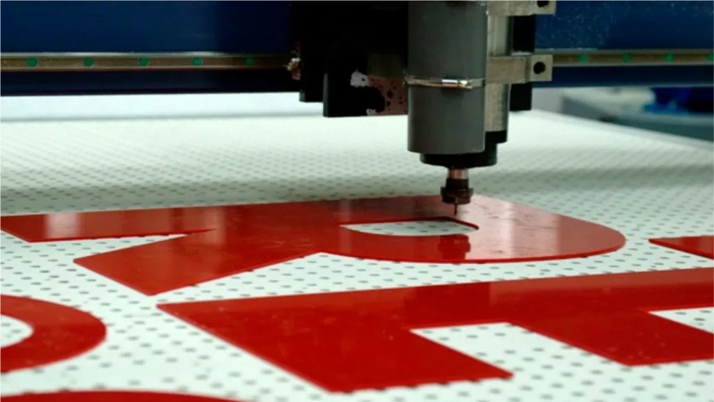 Резка пластика и ПВХ в Москве